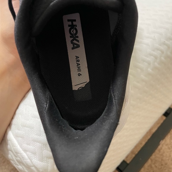 Women’s Arahi 6 Hoka Sneakers - Picture 3 of 11